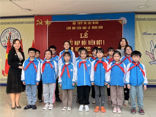 Lễ kết nạp đội viên đợt 1  Nhân dịp kỉ niệm ngày thành lập QĐND Việt Nam 22/12/2022
